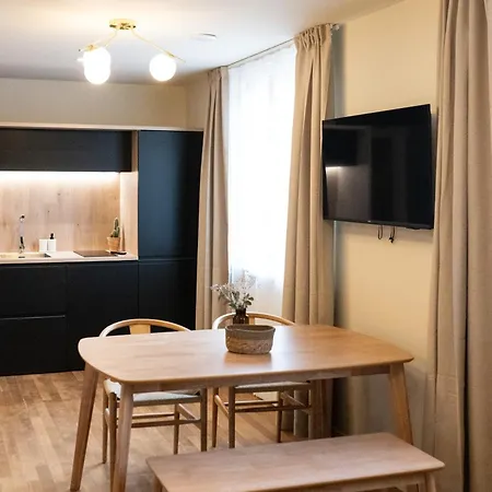 Aparthotel Aura *