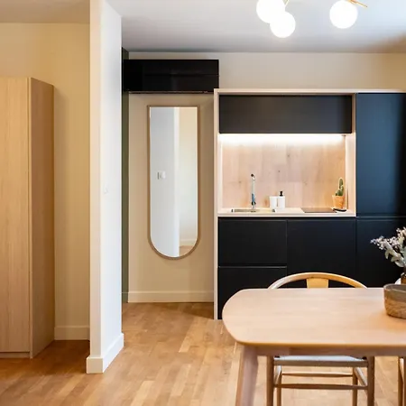 Aparthotel Aura *